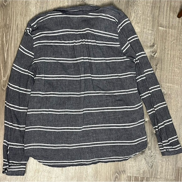 Ann Taylor Loft XL Top Button Up Shirt Gray White Stripe Lightweight Career Work - Picture 3 of 4